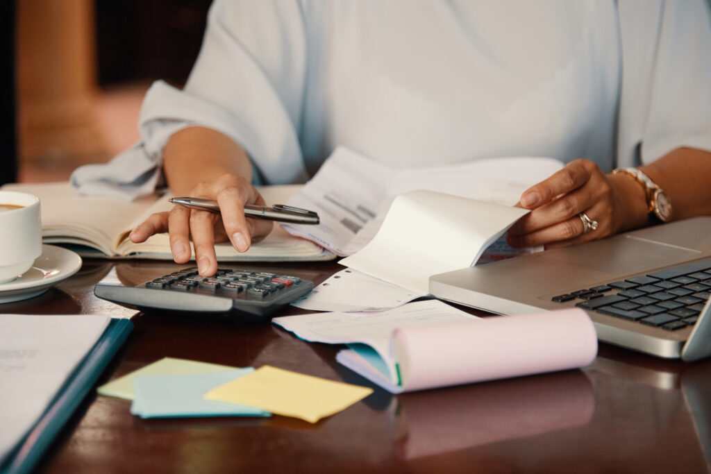 Calcolo fiscale e documenti aziendali per IRES premiale 2025 e reinvestimento degli utili